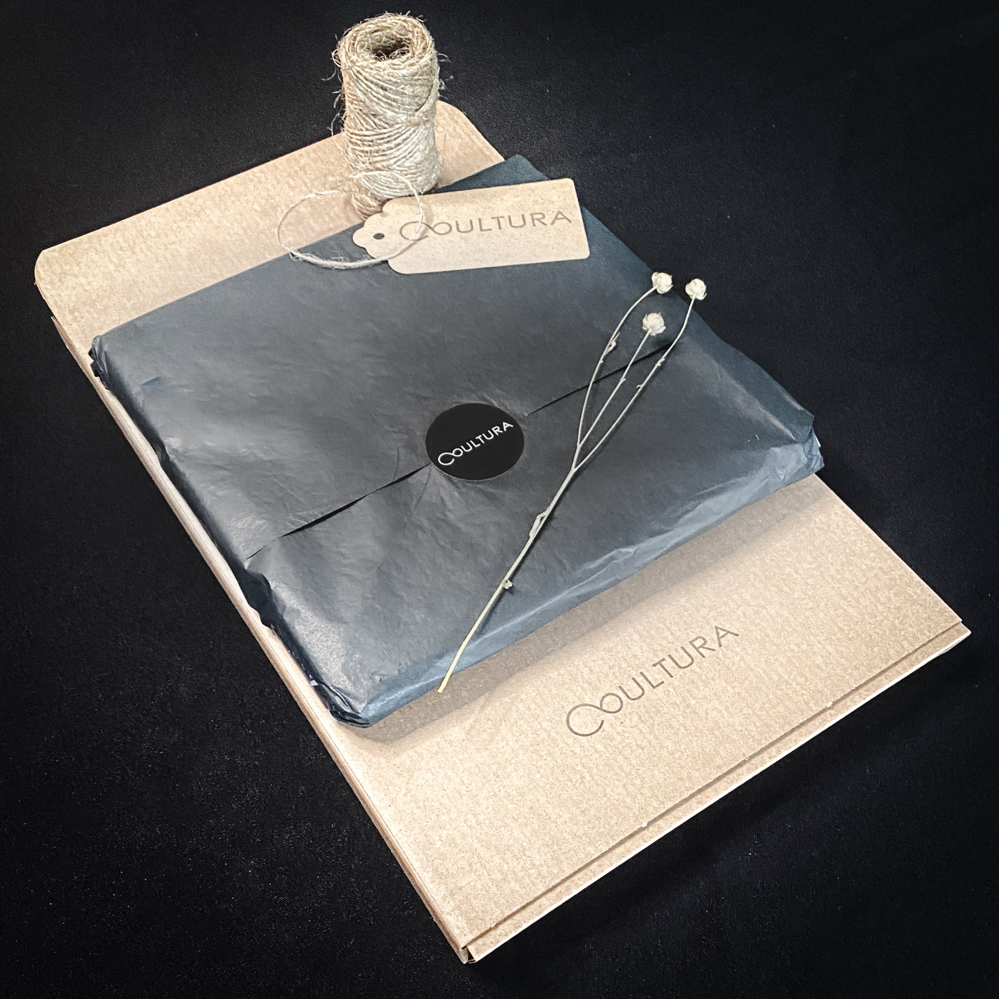 Black Antique Pressed Flower Frame: Natural Star Daisy - Large