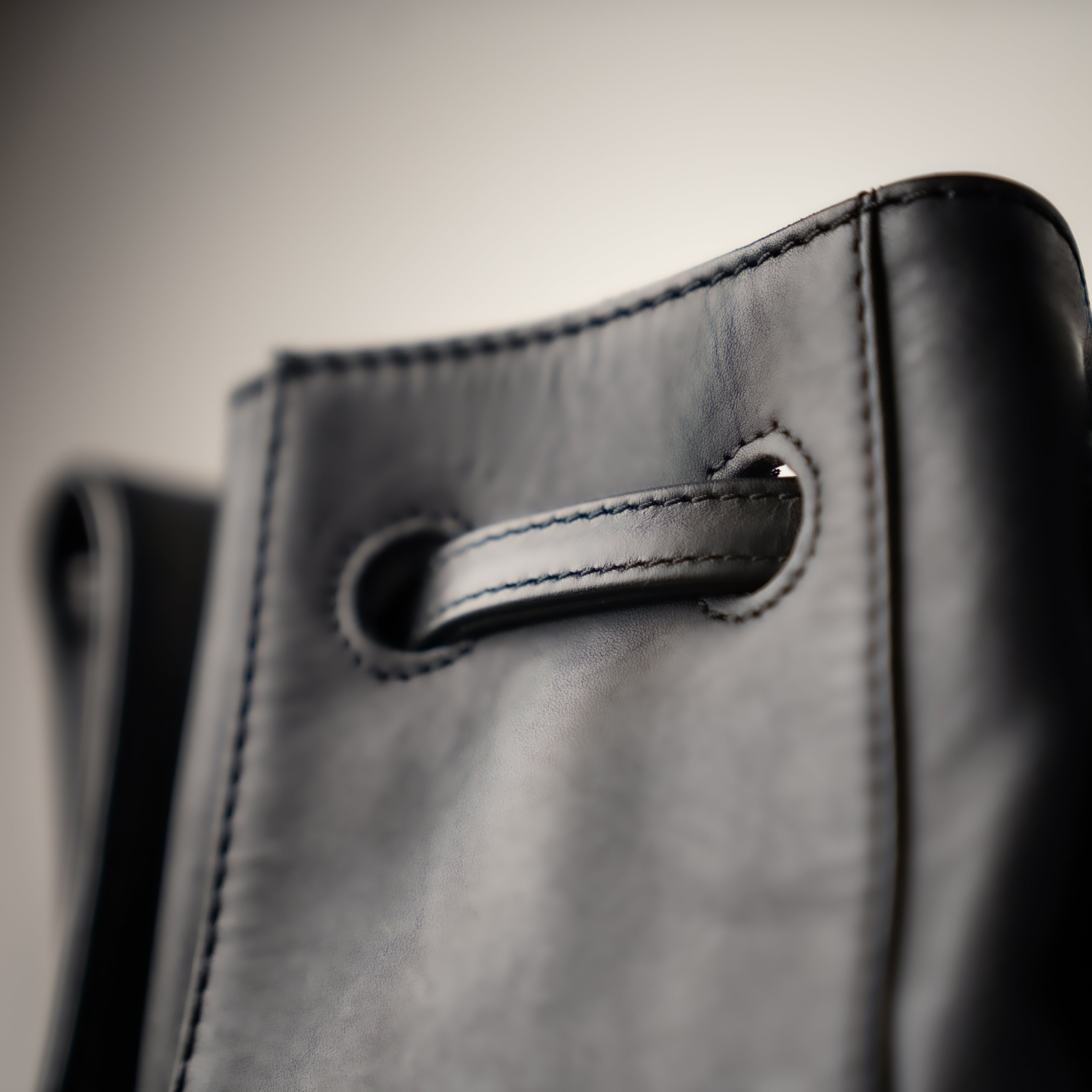 Resa Leather Shoulder Bag - Black