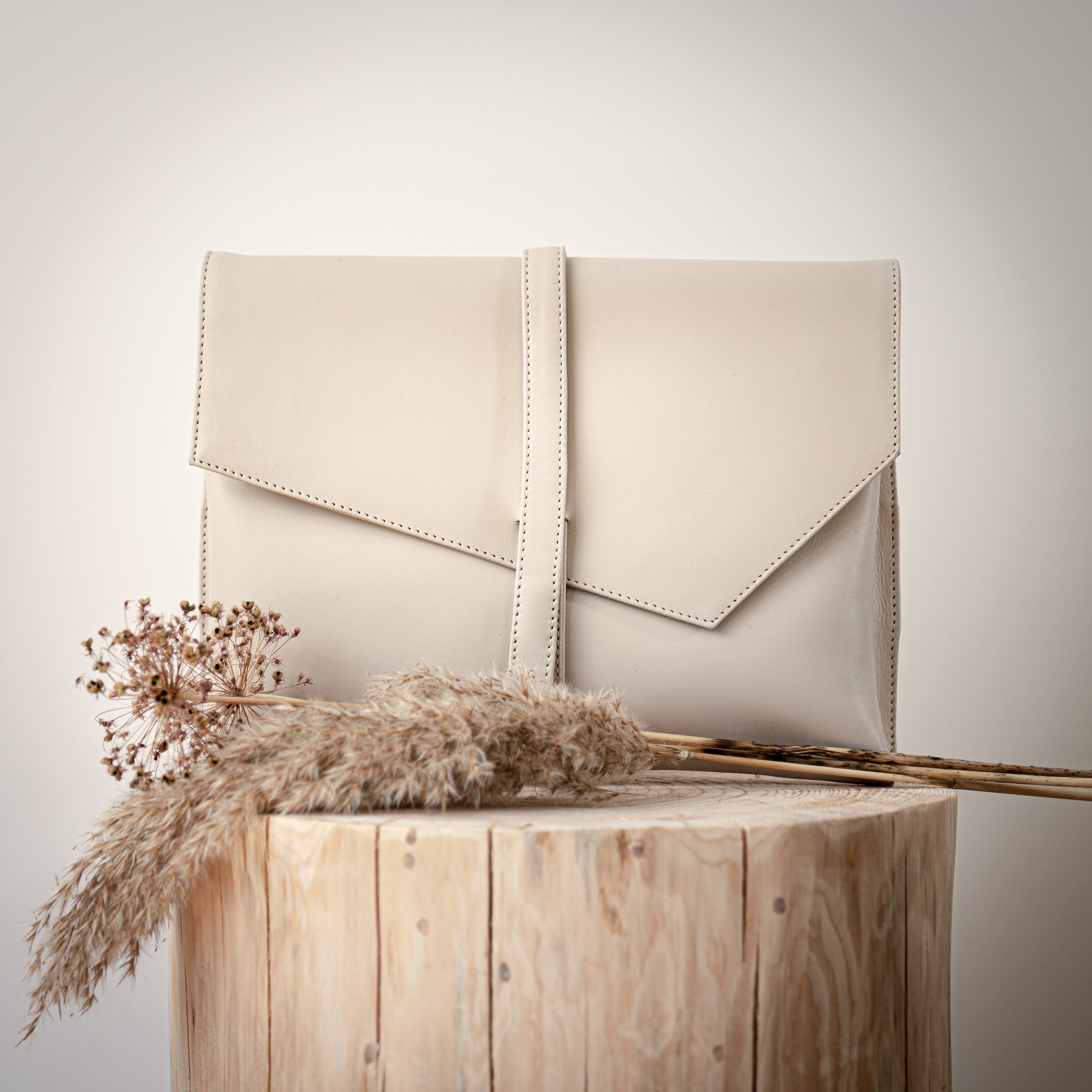 Maidan Leather Clutch Bag - Stone White