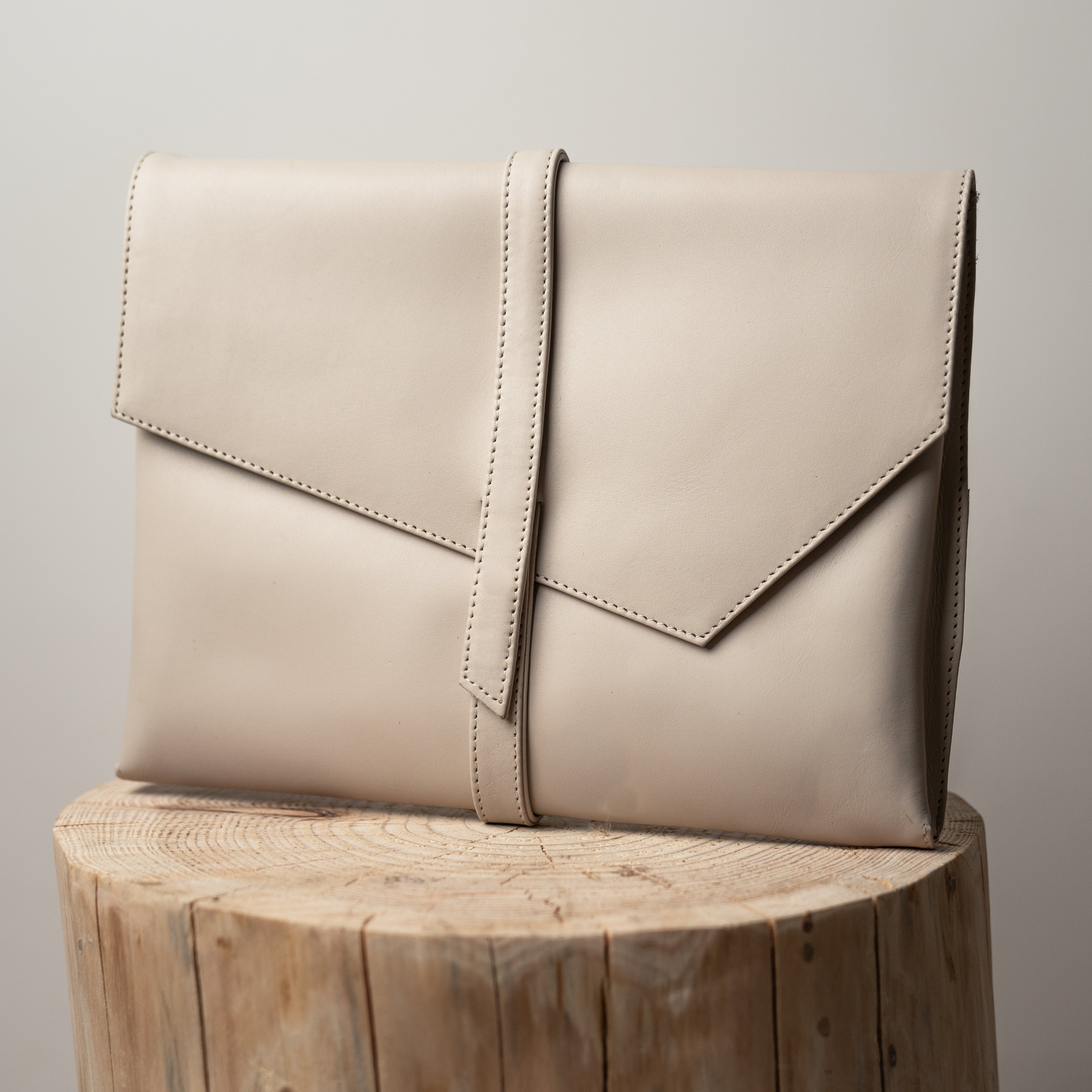 Maidan Leather Clutch Bag - Stone White