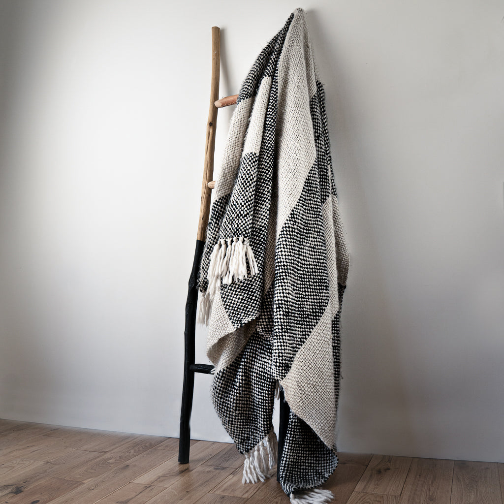 Onita Throw - Black / Warm White