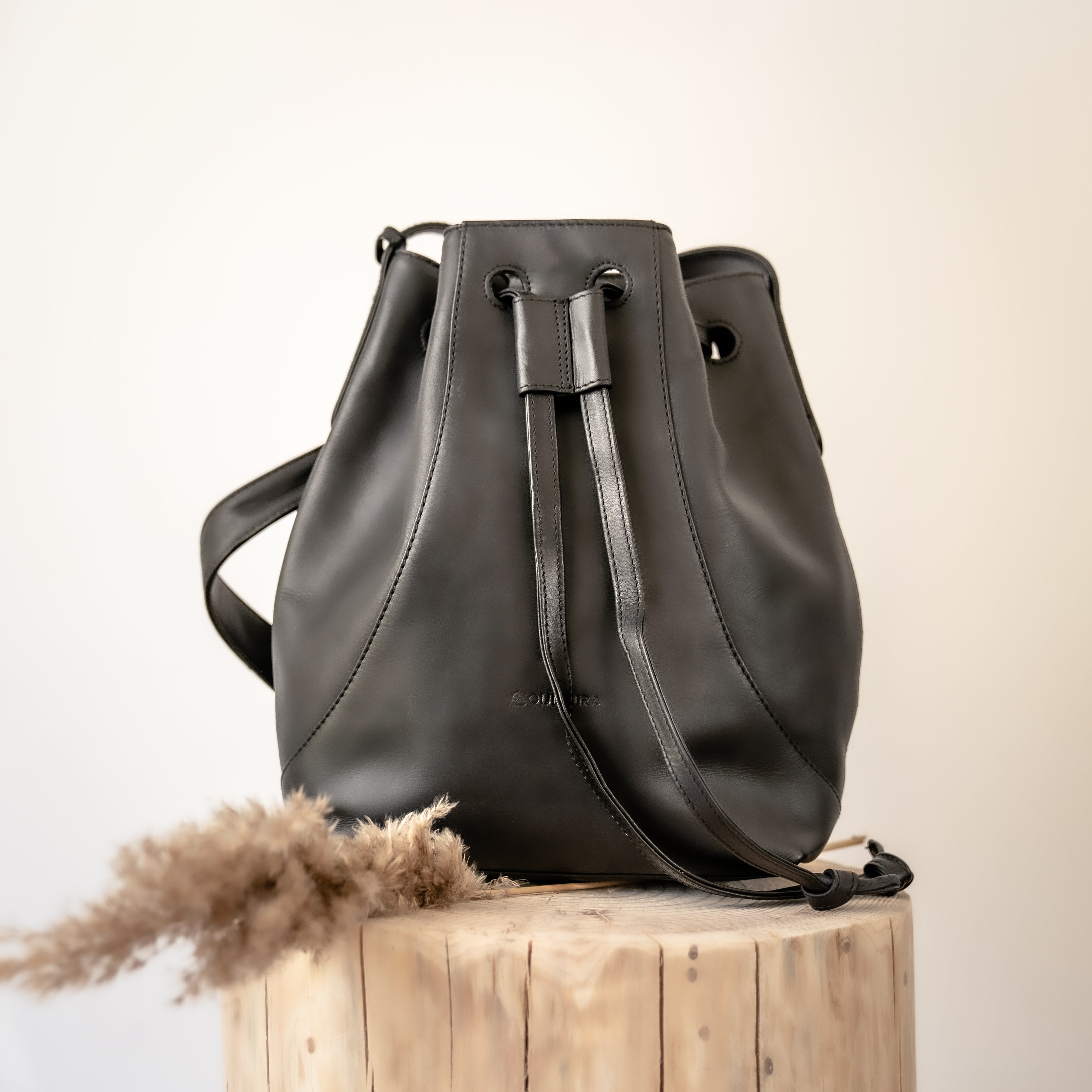 Resa Leather Shoulder Bag - Black