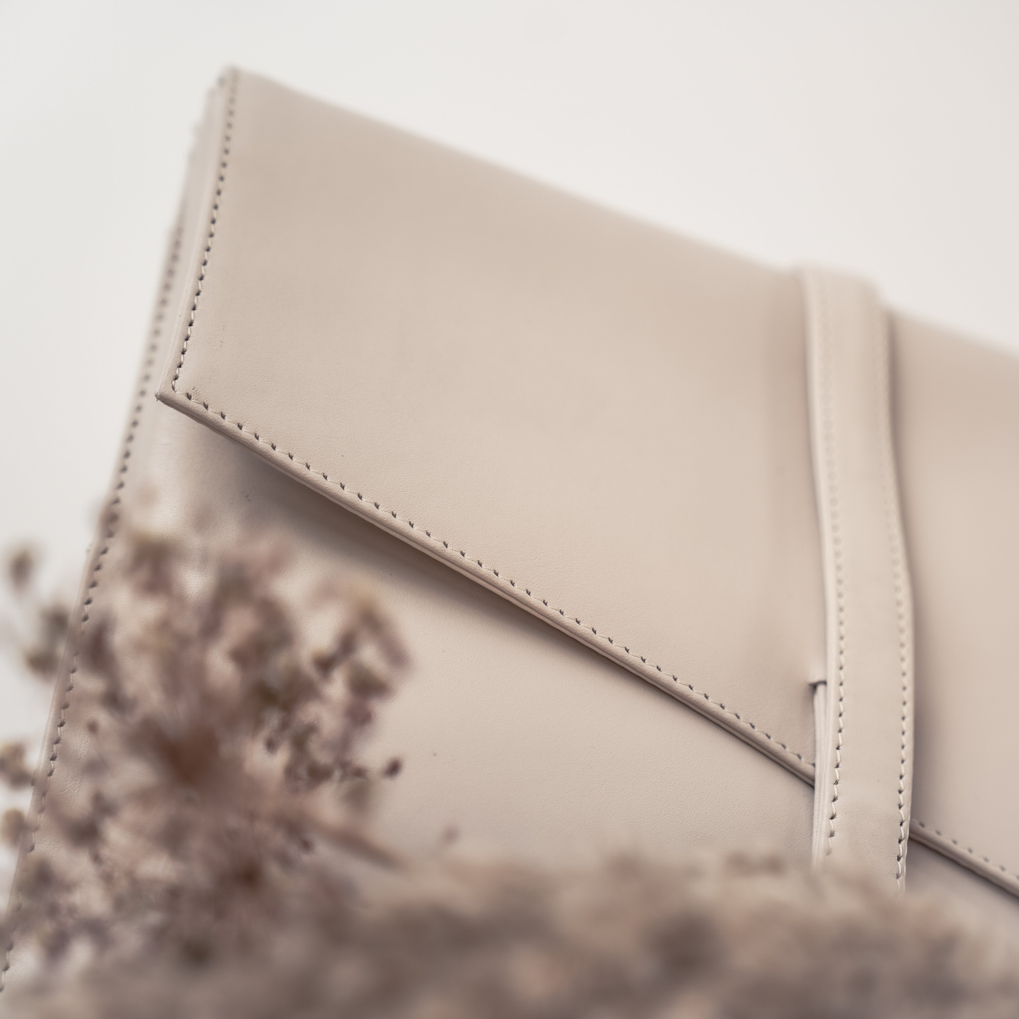 Maidan Leather Clutch Bag - Stone White